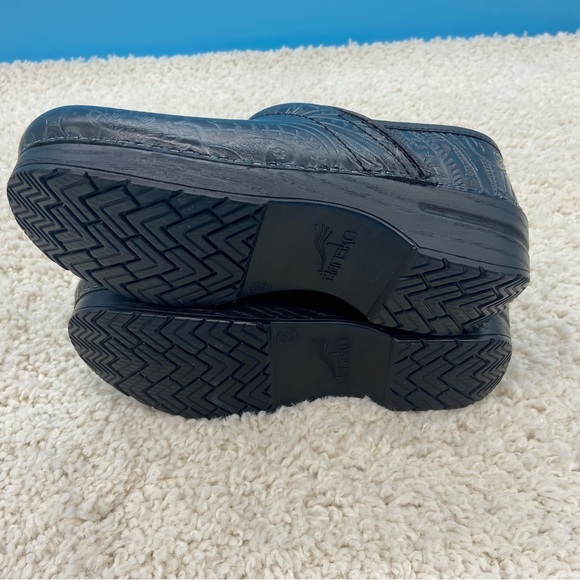 Dansko Women’s Embossed Clogs Mules Black Size 38 - Picture 8 of 9
